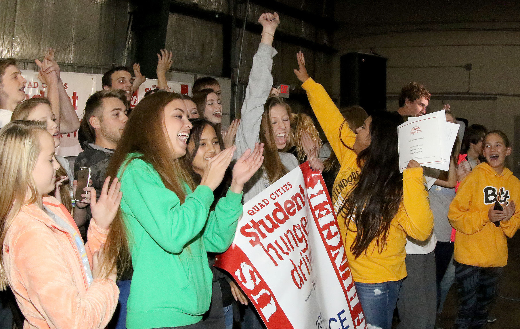 111016-Student-hunger-drive-003